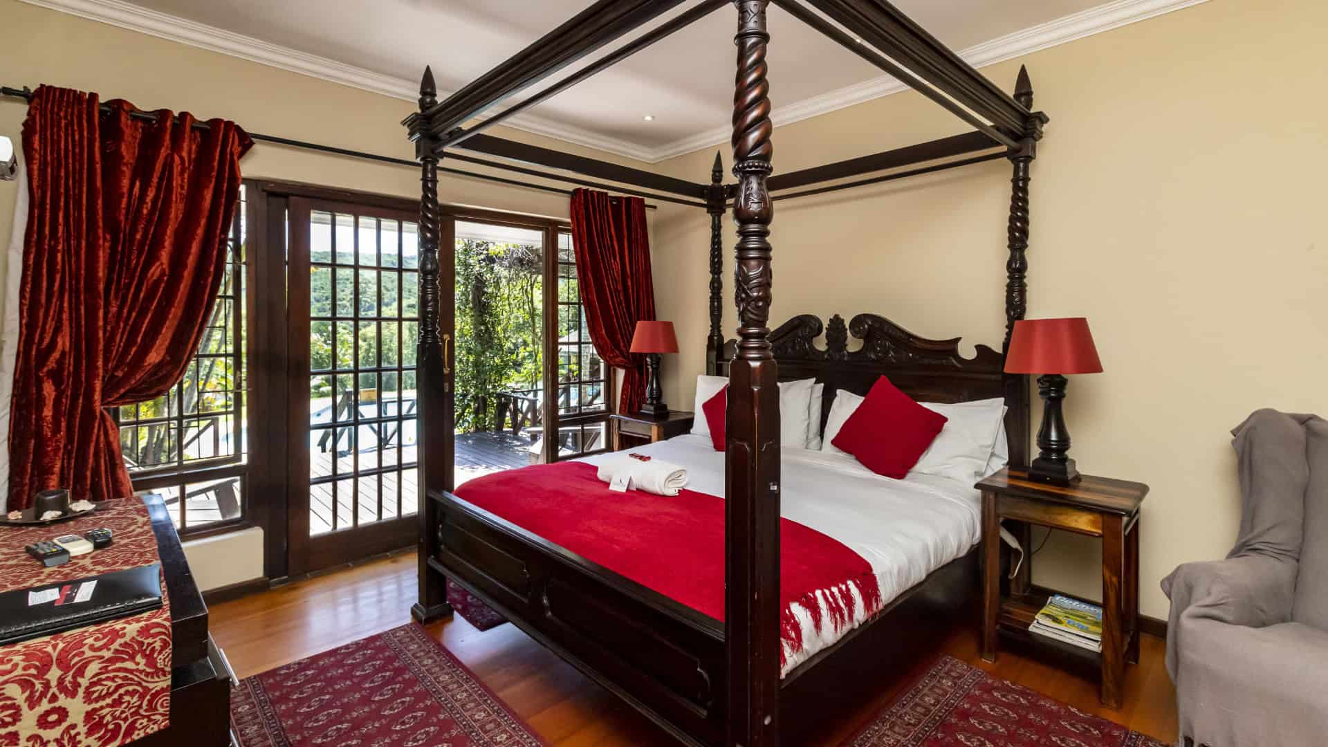 fish eagle manor room amber