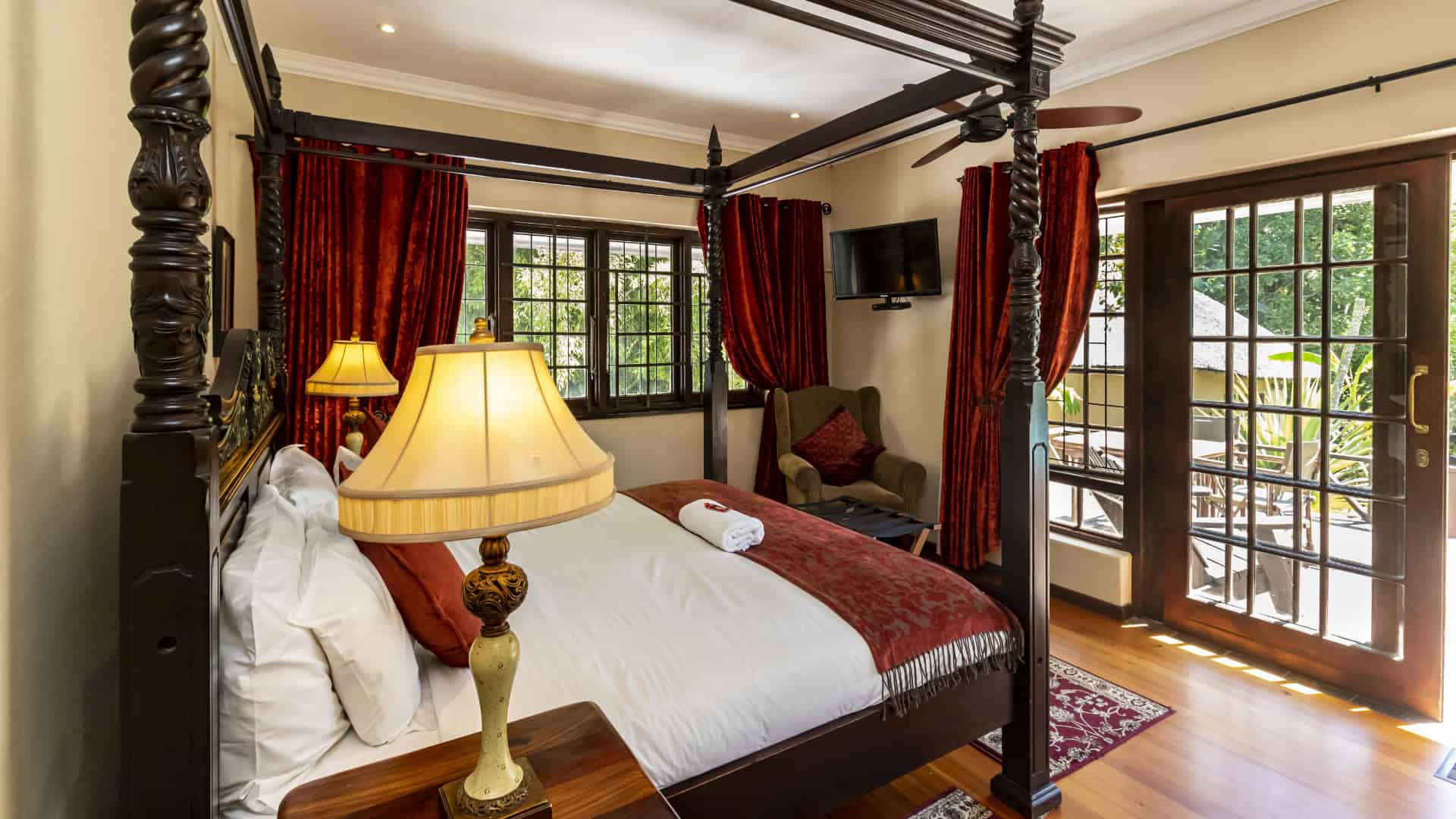 fish eagle manor room amber
