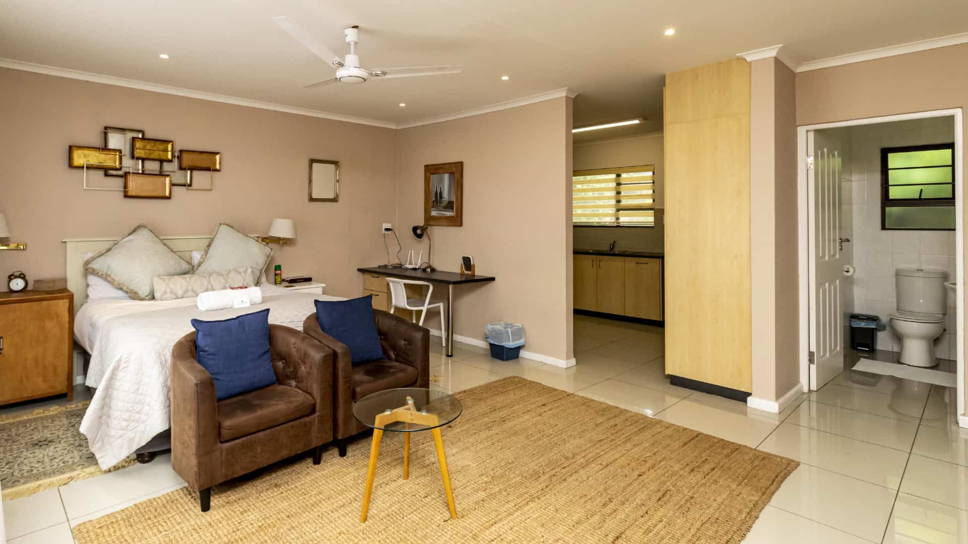 fish eagle manor room amber