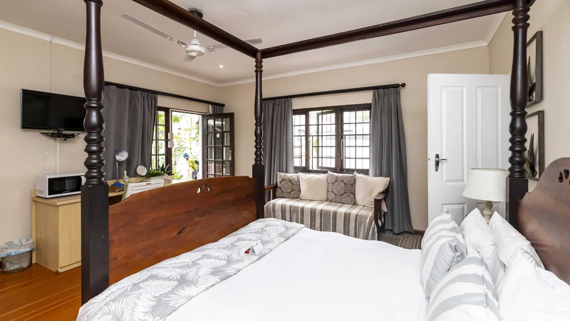 fish eagle manor room amber